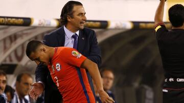 Futbol, Argentina v Chile.
Copa America Centenario 2016.
El entrenador de la seleccion chilena Juan Antonio Pizzi da instrucciones a sus jugadores durante el partido final de la Copa America Centenario contra Argentina disputado en el estadio Met Life de Nueva Jersey, Estados Unidos.
26/06/2016
Andres Pina/Photosport**********
Football, Argentina v Chile.
Copa America Centenario Championship 2016.
Chile's manager Juan Antonio Pizzi instructs his players during the Copa America Centenario Championship final match against Argentina at the Met Life stadium in New Jersey, USA.
26/06/2016