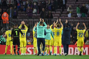 Los jugadores del Cádiz celebran la victoria tras finalizar el encuentro.