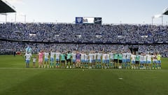 Los jugadores del Málaga tras acabar el partido contra el Celta Fortuna,
