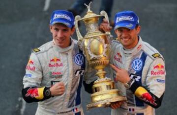 Los pilotos franceses, Sebastien Ogier y Julien Ingrassia ganadores del rally.