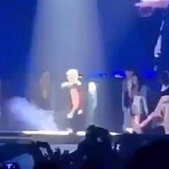 Justin Bieber vuelve a caerse en el escenario por ‘graciosillo’