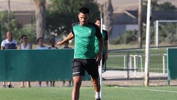 Recio, entrenándose con el Córdoba.