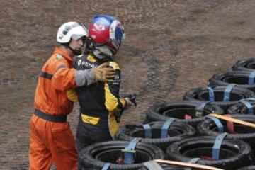 Jolyon Palmer tuvo que abandonar tras chocar con el muro.