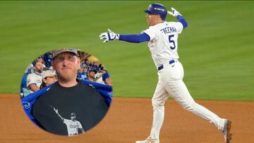 Aficionado muestra playera de Freeman y en segundos conecta el HR de la victoria