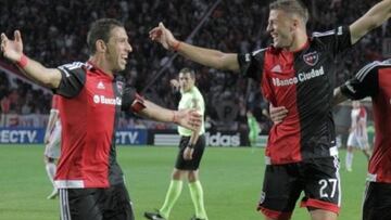Maxi Rodríguez celebra un gol con Newell's en el campeonato argentino.
