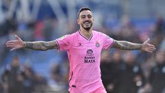 GETAFE, SPAIN - JANUARY 15: Joselu of RCD Espanyol celebrates after scoring the team's first goal during the LaLiga Santander match between Getafe CF and RCD Espanyol at Coliseum Alfonso Perez on January 15, 2023 in Getafe, Spain. (Photo by Denis Doyle/Getty Images)