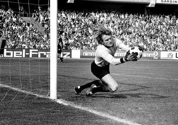 Maier apareció en cuatro mundiales como el guardameta de Alemania. En Inglaterra 66 fue subcampeón, en México 70 tercer lugar, Alemana 74 se volvió una celebración con el título y Argentina 78 terminó temprano para los alemanes. 