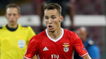 Alex Grimaldo con el Benfica.