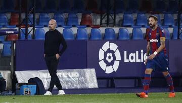 VALENCIA, SPAIN - NOVEMBER 08: Paco Lopez, Manager of Levante looks on during the La Liga Santander match between Levante UD and Deportivo Alaves at Ciutat de Valencia Stadium on November 08, 2020 in Valencia, Spain. Sporting stadiums around Spain remain