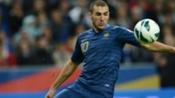 <b>SEQUÍA. </b>Benzema sólo ha rematado una vez a portería en sus dos partidos con Francia...