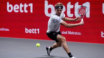 Zverev ejecuta un revés cortado en el torneo de Colonia.