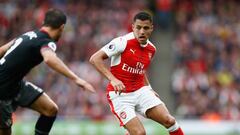 Alexis da vida a su equipo ideal con Ronaldo, Pelé y Maradona
