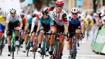 Trentin celebra su victoria en el Tour de Luxemburgo.