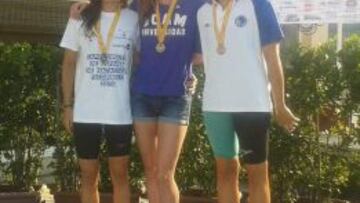 Melani Costa en el podio del Campeonato de Espa&ntilde;a de nataci&oacute;n. 