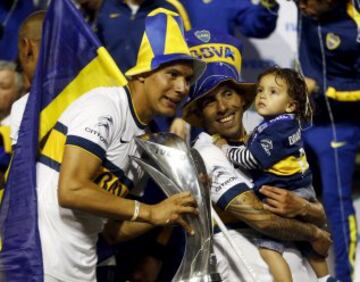 Carlos Tevez y Andres Chavez 