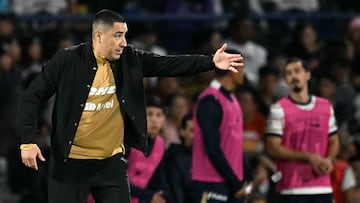Pumas' coach Efrain Juarez gestures during the Liga MX Clausura football match between Pumas and Santos at the Olimpico Universitario stadium in Mexico City on April 16, 2025. (Photo by YURI CORTEZ / AFP)