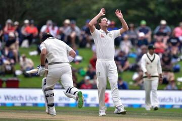 Australia's Josh Hazlewood reacts to Corey Anderson of New Zealand hitting a four during day four of the second cricket Test.