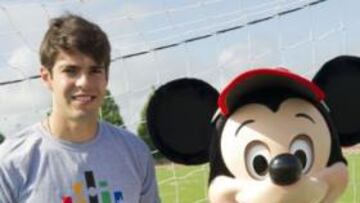 <b>EN DISNEY CON MICKEY. </b>Kaká está disfrutando de unos días de vacaciones en Orlando con su familia.