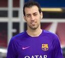 Sergio Busquets realiza parte de la sesión con el grupo