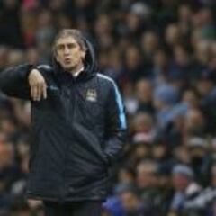 Ex defensa del City: "Pellegrini se debe sentir debilitado"