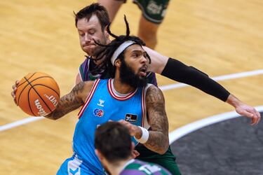 El Unicaja no supera la muralla del Breogán