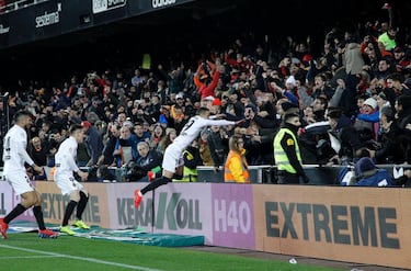 Rodrigo dice adiós al Valencia dejando momentos para la historia
