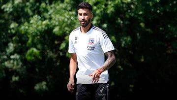 Minimalismo y acción continua: así es el flamante '9' de Colo Colo