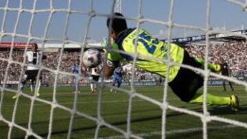 Pedro Carrizo comenz&oacute; la racha al contenerle un penal a Humberto Suazo en el Monumental.