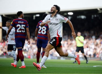 Soccer Football - Premier League - Fulham v Newcastle United - Craven Cottage, London, Britain - September 21, 2024 Fulham's Raul Jimenez celebrates scoring their first goal Action Images via Reuters/John Sibley EDITORIAL USE ONLY. NO USE WITH UNAUTHORIZED AUDIO, VIDEO, DATA, FIXTURE LISTS, CLUB/LEAGUE LOGOS OR 'LIVE' SERVICES. ONLINE IN-MATCH USE LIMITED TO 120 IMAGES, NO VIDEO EMULATION. NO USE IN BETTING, GAMES OR SINGLE CLUB/LEAGUE/PLAYER PUBLICATIONS. PLEASE CONTACT YOUR ACCOUNT REPRESENTATIVE FOR FURTHER DETAILS..