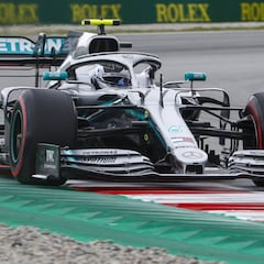Bottas castiga a Hamilton con otra pole y Sainz cae en Q2