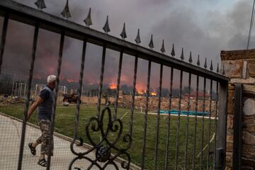 Los incendios se extienden por toda la península ibérica espoleados por la ola de calor. En Losacio (Zamora) ha perdido la vida un brigadista de los medios de extinción de la Junta de Castilla y León. Es el segundo incendio en menos de un mes en en la ciudad castellano leonesa.