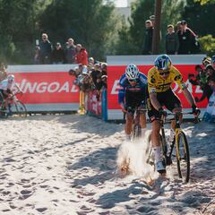 El ciclocross ameniza la espera