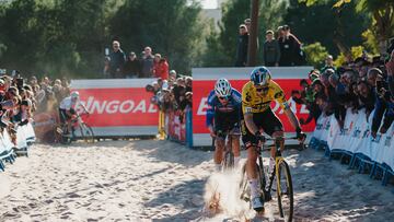 Van Aert y Van Der Poel en el Benidorm.