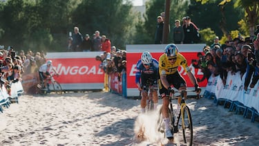 El ciclocross ameniza la espera