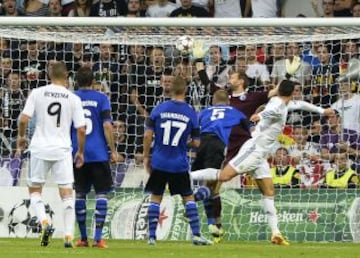 Cristiano Ronaldo también marcó de cabeza su segundo gol. 2-0.