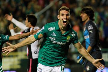 Desde su llegada al León, el argentino se convirtió en la pieza clave en el ataque, pues con la playera verde consiguió 130 goles y levantó dos títulos de Liga, aquel Bicampeonato entre 2013 y 2014