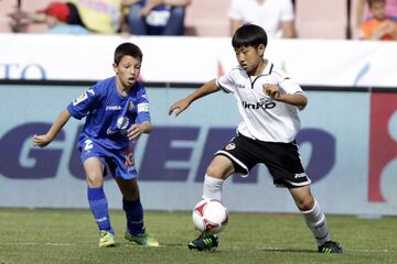 Lee lleg¨® al Valencia en 2011, con 10 a?os. Vino desde Corea para destacar en todas las categor¨ªas del f¨²tbol base del club valencianista y la temporada pasada debut¨® con el primer equipo.