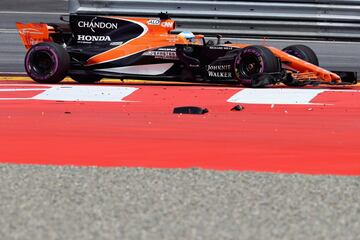 El asturiano tuvo que abandonar al principio de la carrera tras haber sido golpeado por Kvyat. A consecuencia del golpe el asturiano se llevó por delante el monoplaza del neerlandés Max Verstappen. Sólo el ruso pudo continuar aunque tuvo muchos problemas en la carrera.