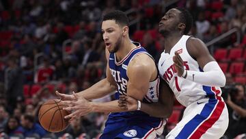 Reggie Jackson no pudo con Ben Simmons.