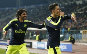 Ozil gave Arsenal victory with this wonder goal against Ludogorets in the Champions League