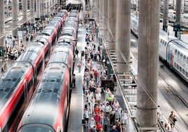 Cuatro heridos tras el choque de un tren con un camión grúa