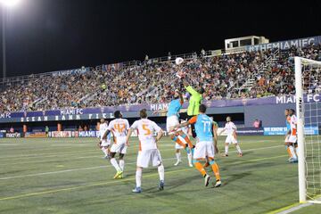 Parada de Sylvestre, portero de los RailHawks.