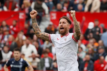 Sevilla, 02/03/2024.- El defensa del Sevilla Sergio Ramos celebra su gol contra la Real Sociedad, durante el partido de LaLiga EA Sports de la jornada 27 disputado este sábado en el estadio Ramón Sánchez-Pizjuán de Sevilla.- EFE/José Manuel Vidal
