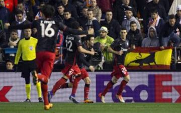 El delantero del Athletic Bilbao Aritz Aduriz celebra el gol marcado ante el Valencia 