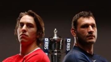 <b>LOS CAPITANES. </b>Ryan Jones, de Gales, y Lionel Nallet, de Francia, escoltan el trofeo del VI Naciones por el que pelean hoy.