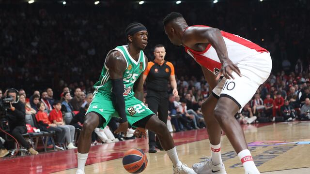 Nunn, en acción con el Panathinaikos en un derbi de Atenas contra el Olympiacos.