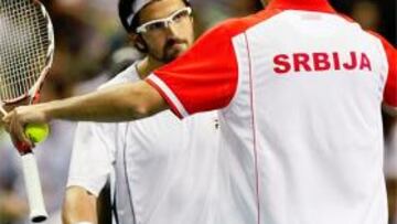 Serbia cobra ventaja en los dobles