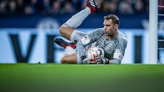 Portero - A pesar de estar casi toda la temporada anterior lesionado, portero de la selección alemana sigue siendo el mejor jugador bajo los palos del campeonato alemán. Seis veces campeón de la Bundesliga.