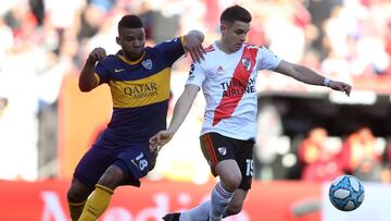 Frank Fabra y Rafael Santos Borré durante un superclásico River - Boca.