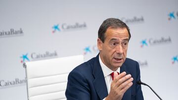 El consejero delegado de CaixaBank, Gonzalo Gortázar, durante la presentación del programa de recompra de acciones, en la sede de CaixaBank, a 28 de julio de 2023, en Valencia, Comunidad Valenciana (España). CaixaBank ha anunciado la intención de realizar un programa de recompra de acciones de 500 millones de euros, sujeto a la aprobación regulatoria preceptiva, ha comunicado hoy a la Comisión Nacional del Mercado de Valores (CNMV). Se trata de la segunda recompra de acciones en el marco del Plan Estratégico, ya que entre mayo y diciembre de 2022 se llevó a cabo un programa de recompra de acciones por valor de 1.800 millones. Este programa, que se iniciará antes de fin de año, forma parte de los objetivos del Plan Estratégico 2022-2024 de la entidad.
28 JULIO 2023;BANCO;EMPRESAS;ECONOMÍA;RESULTADOS;
Jorge Gil / Europa Press
28/07/2023